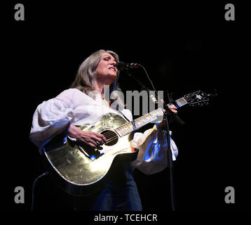 6 juin 2019 - Kathy Mattea, deux prix Grammy, quatre RMR quatre # un pays des célibataires juste pour mentionner quelques prix apporte ses chansons et histoires à l'Sandler Center de Virginia Beach, Virginie 6 Juin 2019.Â©Jeff Moore (crédit Image : © Jeff Moore/Zuma sur le fil) Banque D'Images