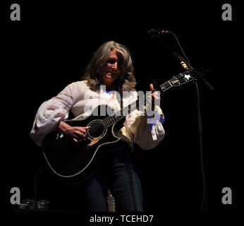 6 juin 2019 - Kathy Mattea, deux prix Grammy, quatre RMR quatre # un pays des célibataires juste pour mentionner quelques prix apporte ses chansons et histoires à l'Sandler Center de Virginia Beach, Virginie 6 Juin 2019.Â©Jeff Moore (crédit Image : © Jeff Moore/Zuma sur le fil) Banque D'Images