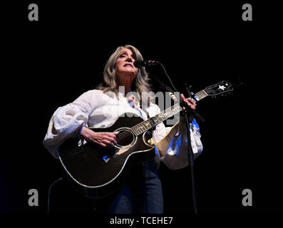 6 juin 2019 - Kathy Mattea, deux prix Grammy, quatre RMR quatre # un pays des célibataires juste pour mentionner quelques prix apporte ses chansons et histoires à l'Sandler Center de Virginia Beach, Virginie 6 Juin 2019.Â©Jeff Moore (crédit Image : © Jeff Moore/Zuma sur le fil) Banque D'Images