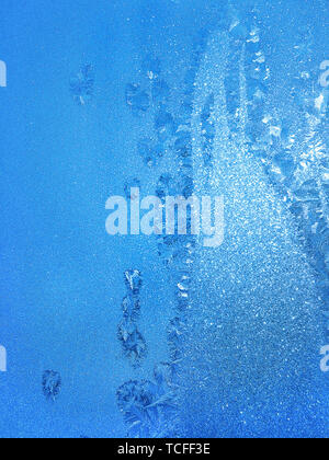 Belle Texture de glace naturelle sur verre d'hiver Banque D'Images