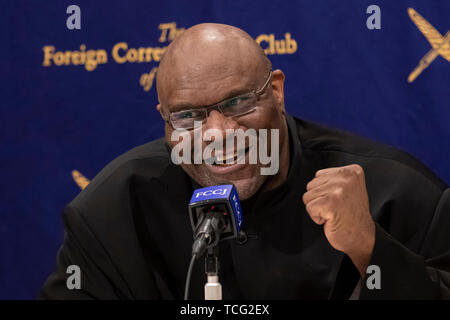 Tokyo, Japon. 07Th Juin, 2019. American pro fighter et l'acteur Bob Sapp prend la parole lors d'une conférence de presse au Club des correspondants étrangers du Japon. Pras, qui est également un ancien joueur de la NFL, catcheur de la WWE et Champion du Monde kick boxer a visité le club de partager ses opinions sur l'industrie de la télévision japonaise en tant qu'étranger célébrité au Japon. Comme acteur il a participé à plusieurs films dont "Conan le barbare" et avec Adam Sandler dans 'la Cour le plus long'. Credit : Rodrigo Reyes Marin/AFLO/Alamy Live News Banque D'Images