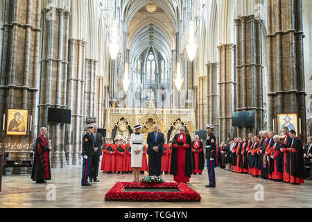 Londres, Royaume-Uni. 06Th Juin, 2019. Le président Donald J. Trump et la Première Dame Melania Trump participer à une cérémonie de dépôt de gerbes sur la Tombe du Soldat inconnu Le lundi 3 juin 2019, à l'abbaye de Westminster à Londres. People : Le président Donald Trump, Melania Trump Credit : tempêtes Media Group/Alamy Live News Banque D'Images