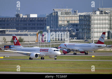 Munich, Allemagne. 07Th Juin, 2019. Moyens de suisses et autrichiens contre-jet de dé sur la piste. La circulation de l'air, fliegen.Luftfahrt. L'aéroport Franz Josef Strauss de Munich.Munich.Â | Conditions de crédit dans le monde entier : dpa/Alamy Live News Banque D'Images