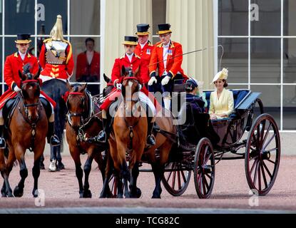 Londres, Royaume-Uni. Le 08 juin, 2019. La princesse Kate laisse au palais de Buckingham à Londres, le 08 juin 2019, à la Horse Guards Parade d'assister à une parade la couleur, le Queens parade anniversaire Photo : Albert Nieboer / Pays-Bas / le point de vue HORS | Crédit : afp photo alliance/Alamy Live News Banque D'Images