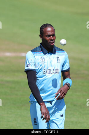 CARDIFF, Pays de Galles. 08 juin 2019 : Jofra Archer de l'Angleterre au cours de l'Angleterre v bowling le Bangladesh, l'ICC Cricket World Cup Match à Cardiff, Pays de Galles Stadium, Cardiff, Pays de Galles. Credit : Cal Sport Media/Alamy Live News Banque D'Images