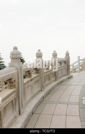 Big Buddha en pierre passerelle autour de hong kong Banque D'Images