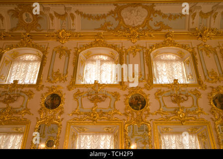 Intérieur opulent du Grand Palais de Peterhof, Petrodvorets, Saint-Pétersbourg, Russie Banque D'Images