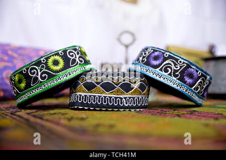 Ils portaient un cavalier sous le couvre-chef hat, coup . Araxchin est un capot d'Azerbaïdjan.national azerbaïdjanais Tradional souveniers chapeaux et en c Banque D'Images