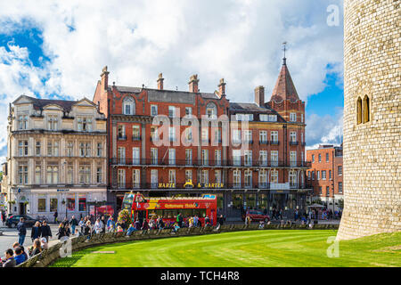 WINDSOR, Royaume-Uni - Octobre 1, 2016 : le château de Windsor est une résidence royale à Windsor dans le comté anglais du Berkshire. La ville de Windsor est un populaire tou Banque D'Images