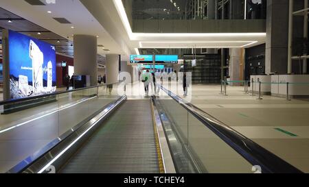 Istanbul, Turquie - 7 mai 2019 : trottoirs roulants pour un transfert plus rapide de l'Aéroport International d'Istanbul, Istanbul Yeni Havalimani. Principal centre de Bain turc Banque D'Images