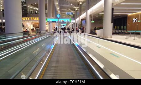 Istanbul, Turquie - 19 Avril 2019 : transfert par tapis roulant de l'aéroport d'Istanbul, Istanbul International Yeni Havalimani. Principal centre de Turkish Airlines en Banque D'Images