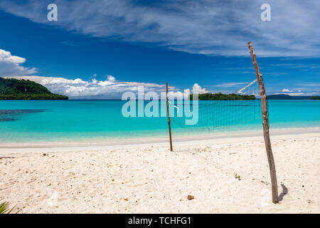 Port incroyable plage de sable d'Orly avec palmiers, l'île d'Espiritu Santo, Vanuatu. Banque D'Images