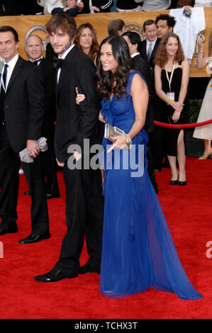 LOS ANGELES, CA. 28 janvier 2007 : ASHTON KUTCHER & Demi Moore à la 13e Conférence annuelle des Screen Actors Guild Awards au Shrine Auditorium. © 2007 Paul Smith / Featureflash Banque D'Images