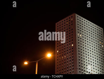 Central, Hong Kong, Chine, le 20 janvier, 2019 : La vue de la nuit de bâtiments dans le centre de Hongkong. Banque D'Images