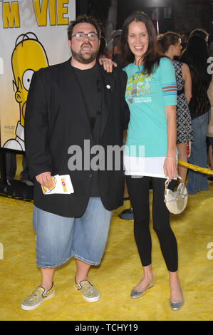 LOS ANGELES, CA. 25 juillet 2007 : Kevin Smith & femme lors de la première mondiale de The Simpsons Movie. © 2007 Paul Smith / Featureflash Banque D'Images