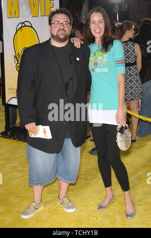 LOS ANGELES, CA. 25 juillet 2007 : Kevin Smith & femme lors de la première mondiale de The Simpsons Movie. © 2007 Paul Smith / Featureflash Banque D'Images