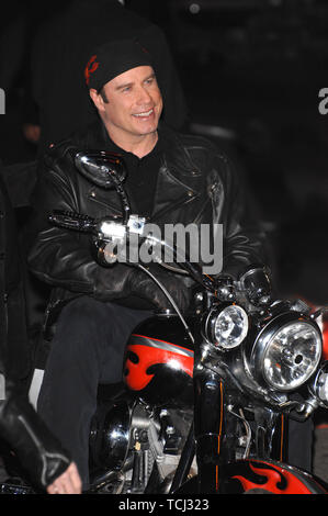 LOS ANGELES, CA. 27 février 2007 : John Travolta lors de la première mondiale de 'WILD HOGS' au El Capitan Theatre, à Hollywood. © 2007 Paul Smith / Featureflash Banque D'Images