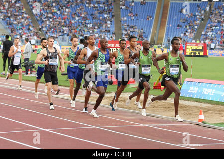 ROME, ITALIE - 06 juin : Donovan Brazier, Nijel Amos et Brandon McBride concurrence sur le 800m hommes au cours de l'événement l'IAAF Diamond League 2019 Golden Gala Pi Banque D'Images