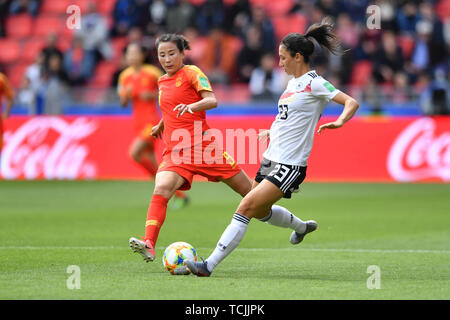 8 juin 2019 Rennes, France Championnats du monde Femmes Football Allemagne / Chine Sara Doorsoun (DFB-Frauen) (23) passe le ballon Banque D'Images