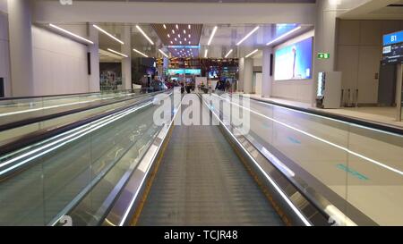Istanbul, Turquie - 19 Avril 2019 : transfert par tapis roulant dans l'Aéroport International d'Istanbul, Istanbul Yeni Havalimani. Principal centre de Turkish Airlines en Banque D'Images