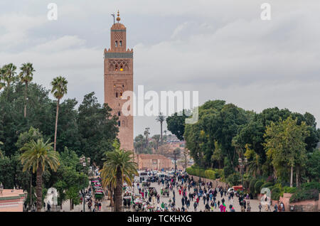 Mosquée de Koutoubia sur la place principale du centre ville de Marrakech. Maroc Banque D'Images