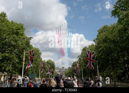 Les flèches rouges à la couleur, à la parade Parade Anniversaire Queens London England Banque D'Images