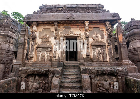 Le Kailāśa : Cave temple 16, les grottes d'Ellora, rock-cut temple-monastère, Aurangabad grottes du Maharashtra, en Inde. Banque D'Images