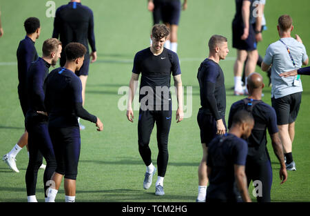 Anglais John Stones pendant une session de formation à l'Academica VSC. R. Antero Henriques da Silva, Guimaraes. Banque D'Images