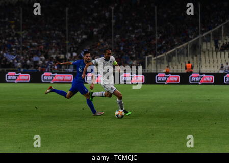 Athènes, Grèce. Le 08 juin, 2019. Giorgio Chiellini (no 3) de l'Italie tente d'éviter de Giorgos Masouras (no 16) de la Grèce. Credit : Dimitrios Karvountzis/Pacific Press/Alamy Live News Banque D'Images