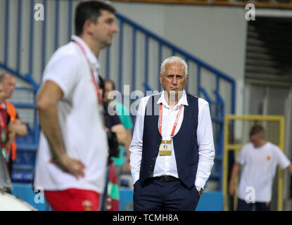 PODGORICA, MONTÉNÉGRO - JUIN 07 : Kosovo coach Bernard Challandes ressemble au cours de l'UEFA EURO 2020 Un groupe de qualification entre le Monténégro et le Kosovo au stade municipal de Podgorica le 7 juin 2019 à Podgorica, Monténégro MO Media Banque D'Images