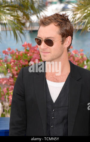 CANNES, FRANCE. 16 mai 2007 : Jude Law à la photocall pour son nouveau film 'My Blueberry Nights' à la 60e Annual International Film Festival de Cannes. © 2007 Paul Smith / Featureflash Banque D'Images