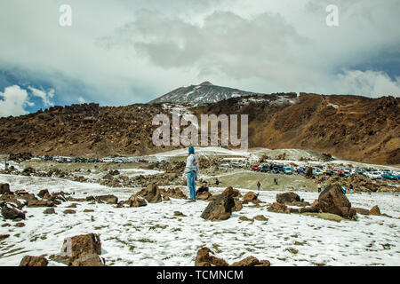 Futur le plus proche. Asfalt routier Mars Meylan. Montagnes autour de volcan Teide. Ciel bleu. Le Parc National du Teide, Tenerife, Canaries, S Banque D'Images