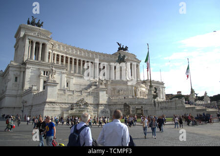 Le monument de Vittorio Emanuele II, à Rome, Italie. Il abrite le tombeau du soldat inconnu. Banque D'Images