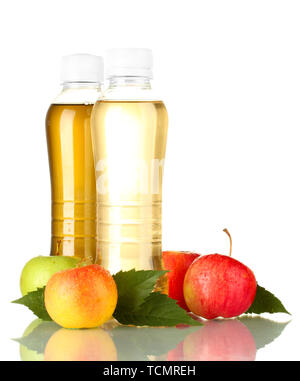 Deux bouteilles de jus de pommes sucrées, isolated on white Banque D'Images