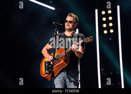 NASHVILLE, TENNESSEE - JUIN 07 : Eric Church joue sur la scène au cours de la deuxième journée de festival de musique CMA 2019 Le 07 juin 2019 à Nashville, Tennessee. Photo : Andrew/MediaPunch Wendowski pour imageSPACE Banque D'Images