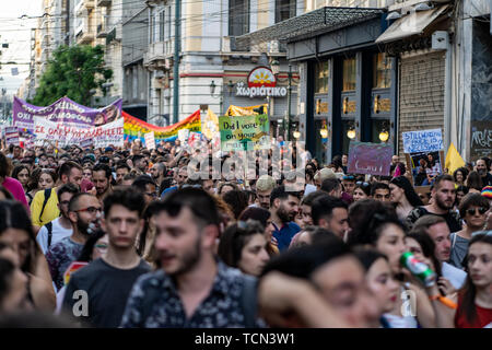 Athènes, Grèce. Le 08 juin, 2019. Des milliers de manifestants dans les rues pendant la marche de la fierté d'Athènes. Credit : SOPA/Alamy Images Limited Live News Banque D'Images