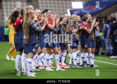 Reims, France. 8 juin, 2019. Les joueurs de la Norvège célébrer la victoire après le match du groupe A entre la Norvège et le Nigéria à la 2019 Coupe du Monde féminine de la fifa à Reims, France, le 8 juin, 2019. Credit : Shan Yuqi/Xinhua/Alamy Live News Banque D'Images