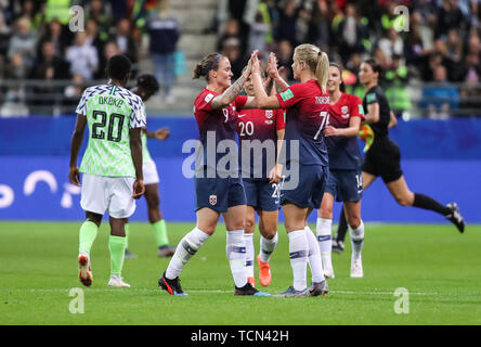 Reims, France. 8 juin, 2019. Les joueurs de la Norvège célébrer la victoire après le match du groupe A entre la Norvège et le Nigéria à la 2019 Coupe du Monde féminine de la fifa à Reims, France, le 8 juin, 2019. Credit : Shan Yuqi/Xinhua/Alamy Live News Banque D'Images