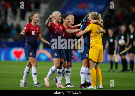 Reims, France. 8 juin, 2019. Les joueurs de la Norvège célébrer au cours de la victoire après un match de groupe entre la Norvège et le Nigéria à la 2019 Coupe du Monde féminine de la fifa à Reims, France, le 8 juin, 2019. Credit : Zheng Huansong/Xinhua/Alamy Live News Banque D'Images