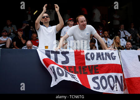Guimaraes, Portugal. 09Th Juin, 2019. Angleterre fans avant l'UEFA Ligue des Nations Unies la troisième place match Play-Off entre la Suisse et l'Angleterre, à l'Estadio D. Afonso Henriques, le 9 juin 2019 à Guimaraes, Portugal. (Photo de Daniel Chesterton/phcimages.com) : PHC Crédit Images/Alamy Live News Banque D'Images