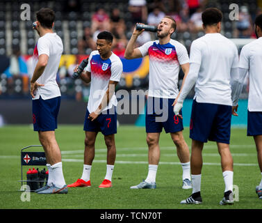 Porto, Portugal. 9 juin 2019.Porto, Portugal. 9 juin 2019, 9 juin 2019, St&# xe1;dio D Afonso Henriques, Porto, Portugal ; Nations UEFA Football Ligue 3e final placé, en Angleterre par rapport à la Suisse ; Harry Kane et Jesse Lingard de FRA warm up Crédit : Action Plus de Sports/Alamy Live News Crédit : Action Plus de Sports/Alamy Live News Banque D'Images