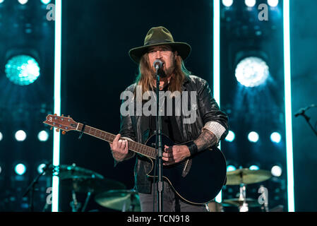 Nashville, Tennessee, USA. Le 08 juin, 2019. NASHVILLE, TENNESSEE - JUIN 08 : Billy Ray Cyrus effectue sur scène lors de la 3e journée de la CMA Music Festival 2019 le 8 juin 2019 à Nashville, Tennessee. Photo : Andrew pour Wendowski MediaPunch imageSPACE/MediaPunch Crédit : Inc/Alamy Live News Banque D'Images