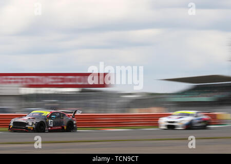 Silverstone, UK. 09Th Juin, 2019. JRM Racing Bentley Continental GT3 avec les pilotes Rick Parfitt Jnr & Seb Morris au cours de la British GT Championship sur le circuit de Silverstone, Silverstone, en Angleterre, le 9 juin 2019. Photo par Jurek Biegus. Usage éditorial uniquement, licence requise pour un usage commercial. Aucune utilisation de pari, de jeux ou d'un seul club/ligue/dvd publications. Credit : UK Sports Photos Ltd/Alamy Live News Banque D'Images