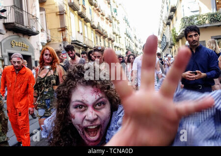 Naples, Italie.09th Juin, 2019. Exposition de la Zombie Walk, dans le centre de Naples, le défilé de mode organisé pour 'Aperçu' Festival horreur Napoli qui se tiendra du 13 au 15 septembre à Bagnoli. 0806/2019, Naples, Italie : Crédit Photo indépendant Srl/Alamy Live News Banque D'Images