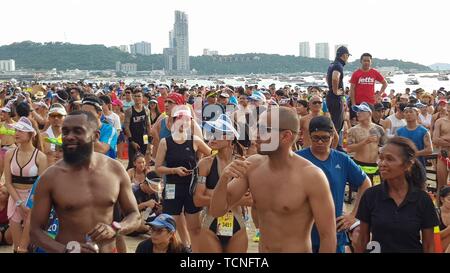 PATTAYA, THAÏLANDE - 8 juin 2019 : une partie de runner , participant d'exécuter 2019 Bikini de Pattaya à Pattaya, Thaïlande, le 8 juin 2019 Banque D'Images