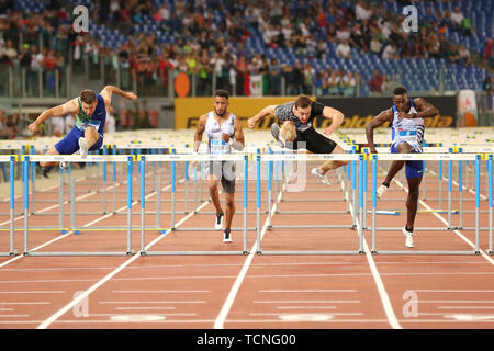 ROME, ITALIE - 06 juin : Sergey Shubenkov, Andrew Pozzi et Gabriel Constantino concurrence sur le 110m haies hommes au cours de l'événement l'IAAF Diamond League 2019 Banque D'Images