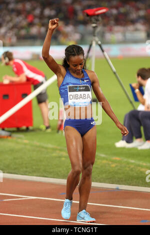 ROME, ITALIE - 06 juin : Genzebe Dibaba d'Éthiopie remporte le 1500m femmes lors de l'événement l'IAAF Diamond League 2019 Golden Gala Pietro Mennea à Rome Banque D'Images