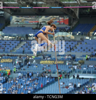 ROME, ITALIE - 06 juin : Katerina Stefanidi de Grèce participe à la perche femmes au cours de l'IAAF Diamond League 2019 Golden Gala Pietro Menne Banque D'Images