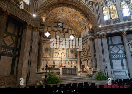 Florence, Italie - 24 juin 2018 : une vue panoramique de l'intérieur du baptistère de Florence (Battistero di San Giovanni) sur la Piazza del Duomo. C'est religieux b Banque D'Images