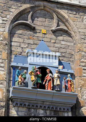 Gouda, Pays-Bas - 22 juillet 2014 : spectacle de marionnettes illustrant l'octroi de droits de ville en 1272 par floris 5 comte de Hollande à l'hôtel de ville historique Banque D'Images